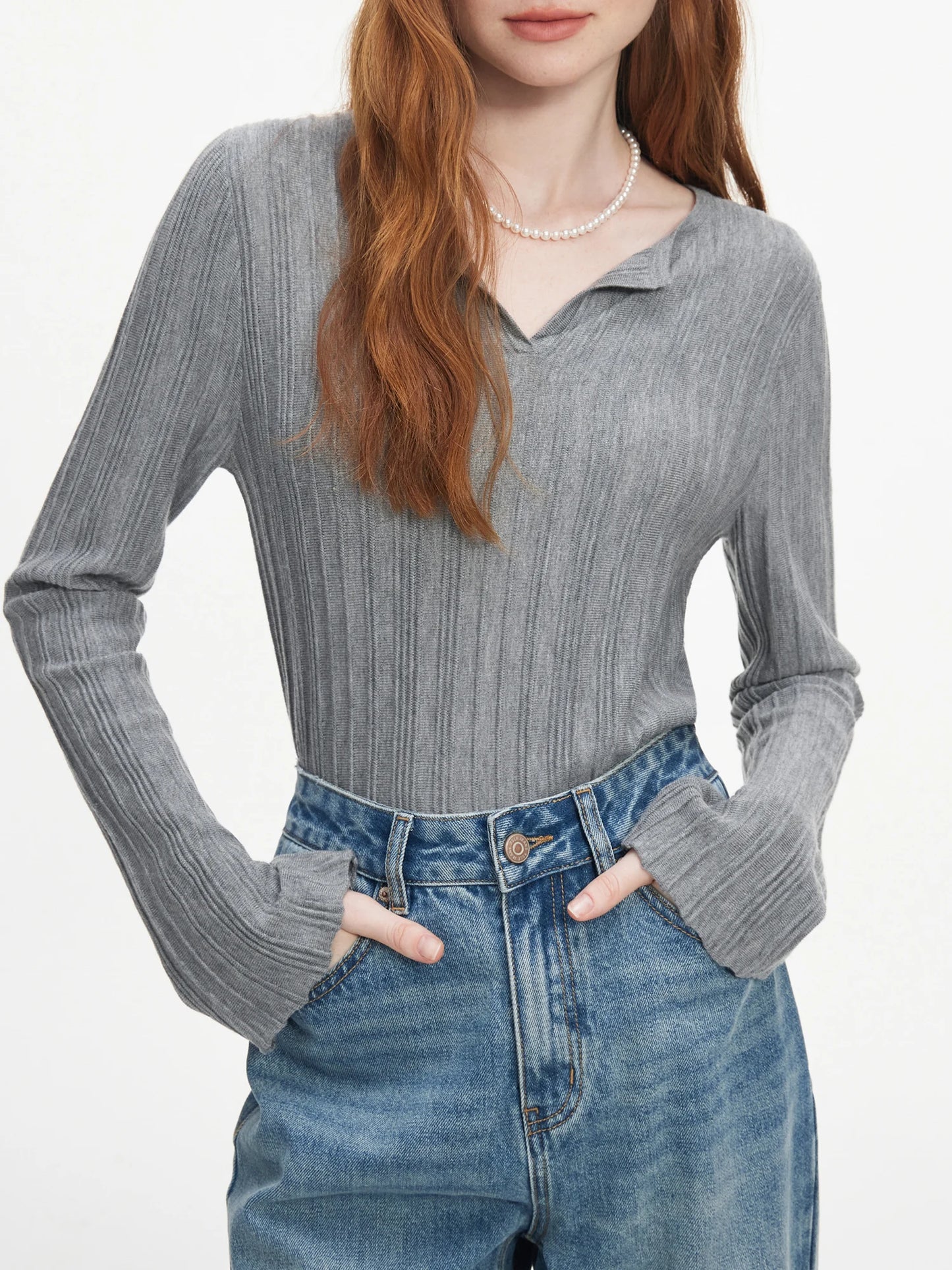 FSLE V-neck Pullover with Textured Woolen Knitwear for Women in Autumn 2024, Featuring A New Flared Sleeve Design 24FS13143