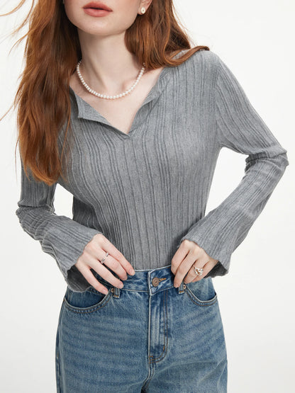 FSLE V-neck Pullover with Textured Woolen Knitwear for Women in Autumn 2024, Featuring A New Flared Sleeve Design 24FS13143